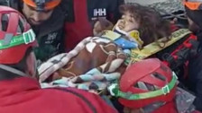 Kahramanmaraş'ta 8 yaşındaki Zübeyde 61 saat sonra enkazdan canlı çıkarıldı