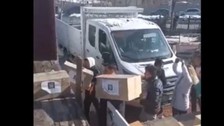 Rusya Büyükelçiliği çalışanları tarafından depremzedeler için toplanan yardım malzemeleri, deprem bölgelerine gönderildi.