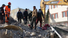 Kahramanmaraş depreminde duygulandıran olay: 83 saat sonra çıktığı enkazlara kurtarma gönüllüsü olarak geri döndü