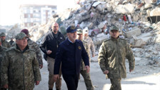Akar 'TSK kışladan geç çıktı' iddialarını yanıtladı: İlk ekiplerimiz 04.30'da çıktı
