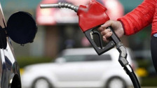 Geçen hafta akaryakıtta yaşanan zammın ardından bugün benzine indirim geldi! 23 Şubat benzin fiyatları ne kadar?