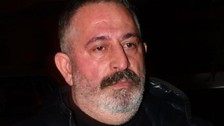 Nişantaşı'ndaki bir Çocuk ve Ergen Çocuk Psikoloğu'ndan çıkarken görüntülenen Cem Yılmaz: İyi değilim