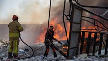 Son dakika deprem haberleri... Hatay Antakya'da korku dolu anlar! Aroma ve esans fabrikasının enkazında yangın çıktı