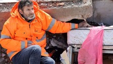 Ebru Yaşar ile eşi Necat Gülseven, depremde kızını kaybeden Mesut Hançer'e ev aldı