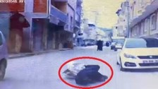 Bursa'da Oscar'lık dolandırıcılık saniye saniye araç kamerasında! Alman vatandaşı zannettiği şahıs Bursalı çıkınca...