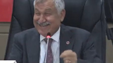 Meclis Toplantısı'nda eşi arayan Başkan, "Bir saniye, komutanım arıyor" diyerek telefonu açtı