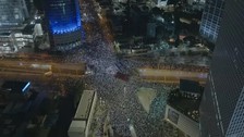 İsrail'de gösterilerin onuncu haftasında on binlerce kişi Netanyahu hükümetini protesto etti 