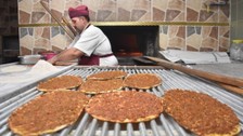 Bodrum'da havaların ısınmasıyla beraber her sene viral olan lahmacun hesaplamaları da başladı: 1 lahmacun 310 TL