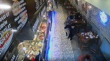 Bolu'da 4,8 büyüklüğündeki depremde yaşanan korku ve panik iş yerlerinin güvenlik kamerasına yansıdı