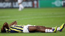 Fenerbahçe - Sevilla maçında şok sakatlık! Michy Batshuayi'nin yerine Joshua King oyuna dahil oldu