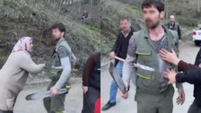 İstanbul'da baltalı dehşet kamerada! Talihsiz genç felç kaldı