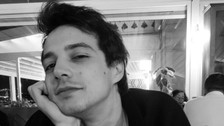 Mert Yazıcıoğlu yeni aşkı Dilan Çiçek Deniz'in evinden yarı çıplak fotoğrafını paylaştı! Sevgilisinden beğeniyi kaptı