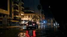 İskenderun'da deniz seviyesi yükseldi, caddeler su altına kaldı