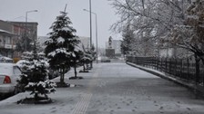 Mart kapıdan baktırdı! Kars'ta kar sürprizi