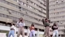 İran'da Calm Down şarkısıyla sokakta dans eden 5 genç kız tutuklandı