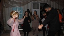Konteyner kentte kalan depremzede çift nişanlandı