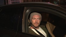 Oyuncu Engin Öztürk, Esra Ruşan ve meslektaşı Sarp Apak'ın eşi Bengisu Uzunöz Apak ile yakalandı