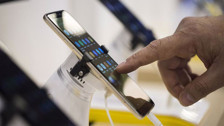 İthal cep telefonlarına gümrük zammı iptal edildi