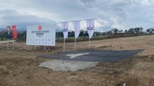Defne'de gerçekleştirilen temel atma töreninde tartışma yaratan o kareye AK Parti'den ilk yorum: Temsili bir görüntü