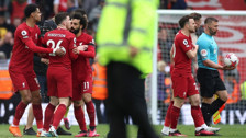 Liverpool-Arsenal maçında skandal! Hakem yıldız isme dirsek attı