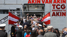 TCG Anadolu gemisine yoğun ilgi! Sarayburnu Limanı'nda kapılarını açmasıyla ziyaretçi akınına uğradı
