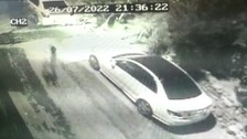 İzmir'de iş görüşmesine diye çıkan ve sonra cansız bedenine ulaşılan 18 yaşındaki Aslıhan Sinem'in sokakta telaşla koştuğu son görüntüleri ortaya çıktı