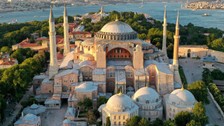 Ayasofya-i Kebir Camii bayram hazırlıkları sebebiyle cuma günü saat 04.00'e kadar ibadete kapatıldı