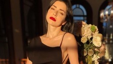 Sosyal medya paylaşımlarıyla adından sıkça söz ettiren güzel oyuncu Merve Boluğur setlere ara verme nedenini açıkladı