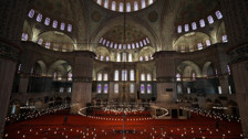 Restorasyonu tamamlanıp yeniden açılan Sultanahmet Camii'nden eşsiz görüntüler