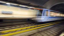 Fransa'da kahreden son! Ceketi metronun kapısına sıkışan kadın yaşamını yitirdi