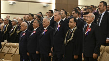 Anayasa Mahkemesinin 61. kuruluş yıl dönümü dolayısıyla düzenlenen törene Cumhurbaşkanı Erdoğan ile Kemal Kılıçdaroğlu damga vurdu