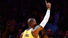 LeBron James rekor kırdı Los Angeles Lakers seriyi 3-1 yaptı