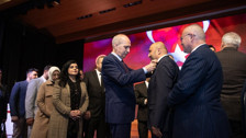 Zafer Partisi'nden istifa eden 300 kişi AK Parti'ye katıldı! Rozetlerini Numan Kurtulmuş taktı