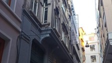 Masumlar Apartmanı'na 'erotik shop' açıldı