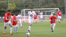 Bakan Kurum ve ünlü futbolcular depremzede çocuklarla maç yaptı