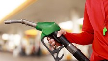 Akaryakıtta çifte indirim! Araç sahiplerine müjde: Benzine ve motorine bugünden itibaren...