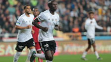 Süper Lig'de 33. haftanın açılış maçında Beşiktaş Antalyaspor'u 3-1 mağlup ederek 2. sıraya yükseldi
