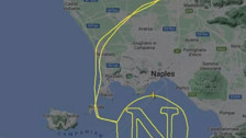 İtalyan pilot, 33 yılın ardından şampiyon olan Napoli'nin baş harfini göklere yazdı