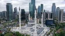 İstanbul Levent'te plazaların arasında görkemli bir cami: Barbaros Hayrettin Paşa Cami! Cumhuriyet tarihinde bir ilkle açıldı