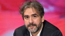 Almanya'da yayın yapan Die Welt gazetesi yazarı İlker Deniz Yücel hakkında yakalama kararı çıkarıldı