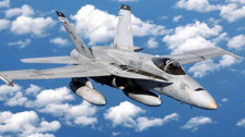 İspanya’da F-18 savaş uçağı otoyola düştü