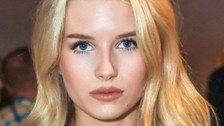 Ünlü model Lottie Moss, cesur pozlarıyla magazin gündeminde! Çırılçıplak güneşlendi!