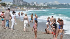 Antalya'da oyunu kullanan sahile koştu