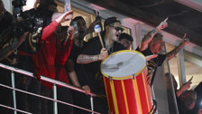 Galatasaray'ın 23. şampiyonluk kutlamalarında Florya'nın da hakimi Icardi oldu! Icardi davul çaldı, meşale yaktı, 3'lü çektirdi, Türkçe şarkı söyledi