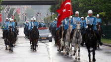 Son dakika... Süvari birliğiyle giriş yapan Erdoğan için Külliye'de 101 pare top atışı