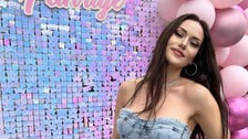 Burak Özçivit ile mutlu bir evliliği olan Fahriye Evcen 37. yaşını kutladı! Doğum günü pastası dikkat çekti