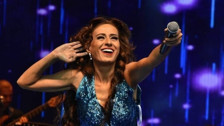 Tarzıyla dikkat çeken Yıldız Tilbe asker tıraşı oldu