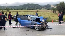 Burdur'da katliam gibi kaza! İki otomobil kafa kafaya çarpıştı: Çok sayıda ölü var