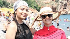 Antalya Konyaaltı Sahili'nde tatil yapan Hindistanlı öğrenciden şaşkına çeviren sözler! Kendimi Hindistan'da gibi hissediyorum