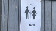 Çeşme'de fiyatı ile görenleri şoke eden tuvaletin işletmecisinden açıklama geldi! Meğer amaç zaten...